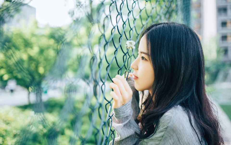 不同的人，为你做同一件事，你会感到天壤之别。因为我们在意的，往往不是人做的事，而只是做事的人。